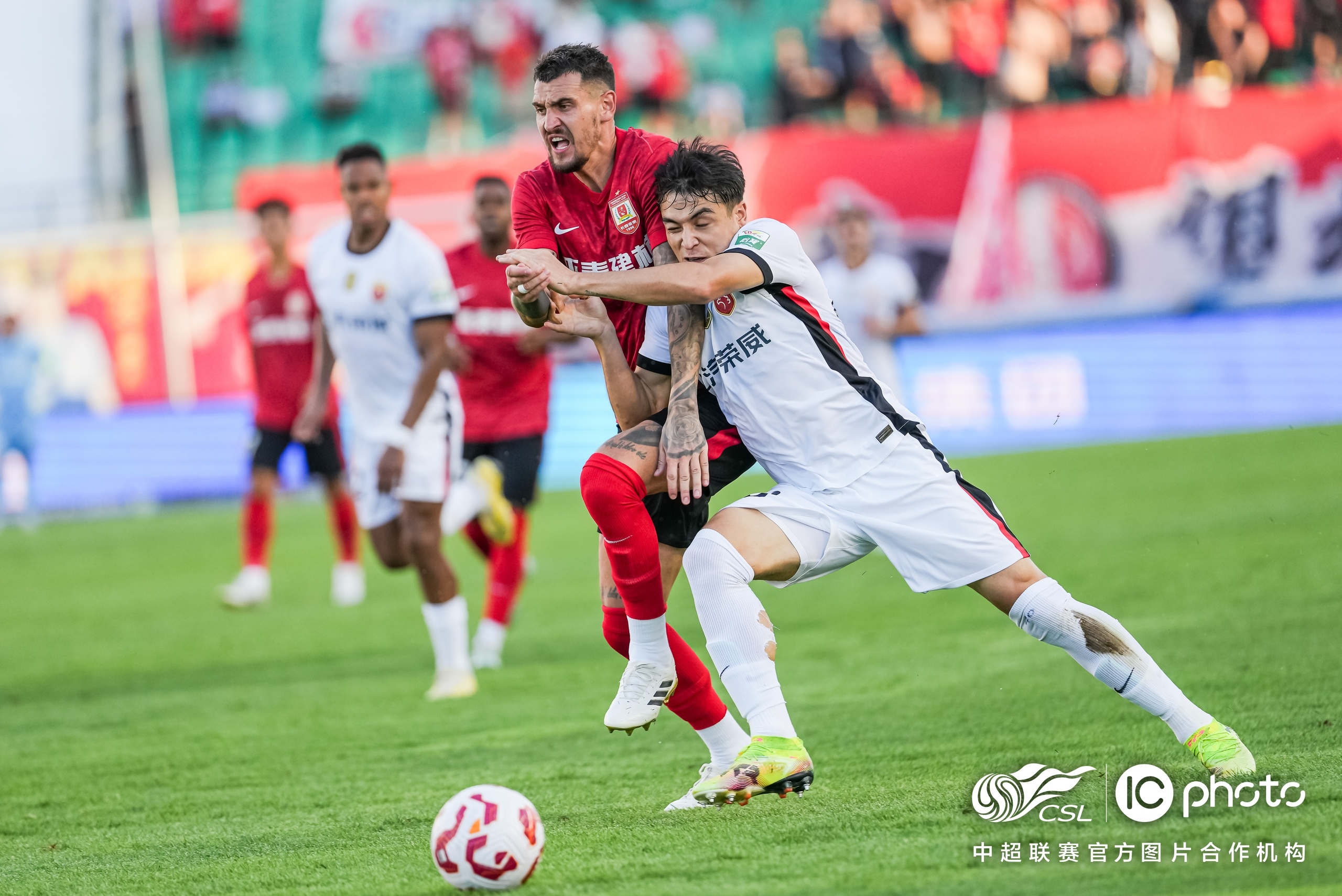 lol-集结日体能课后，里尔绝杀压哨备战葡超，气氛紧张，控场能力受关注