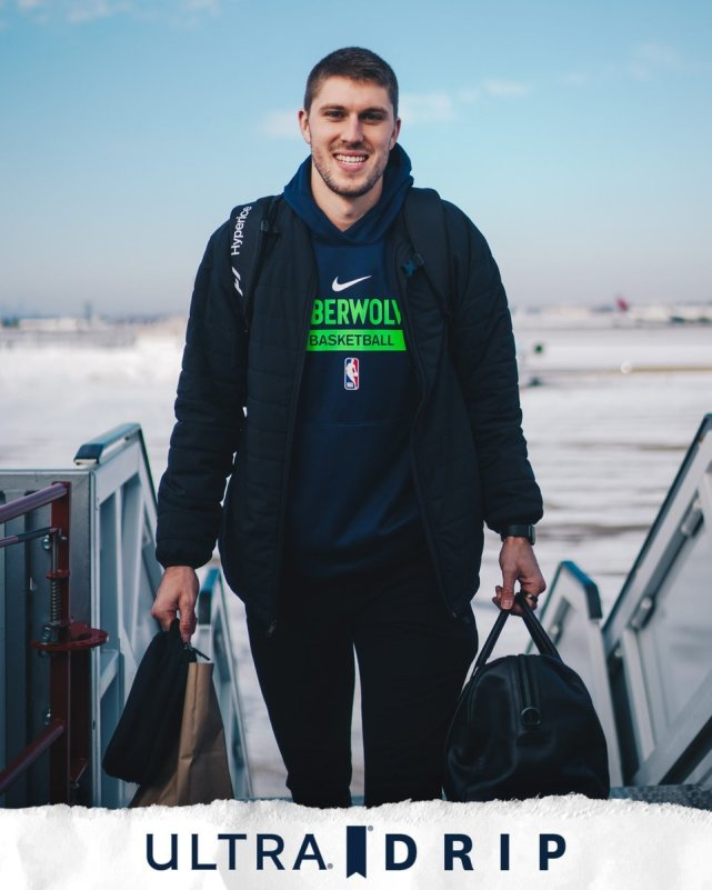 league of legends-赛场气氛紧张热烈